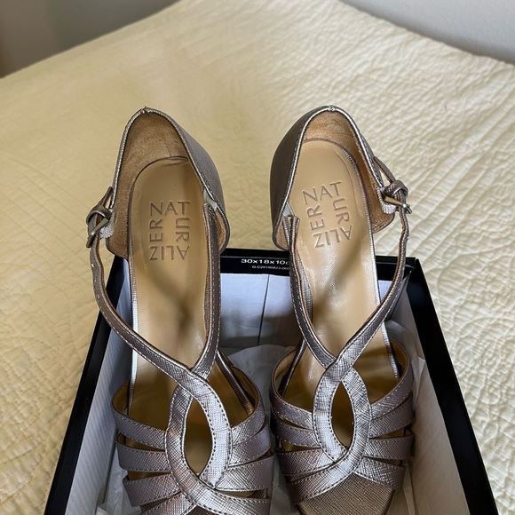 Shoes, heels, strap/buckle style - Picture 11 of 11